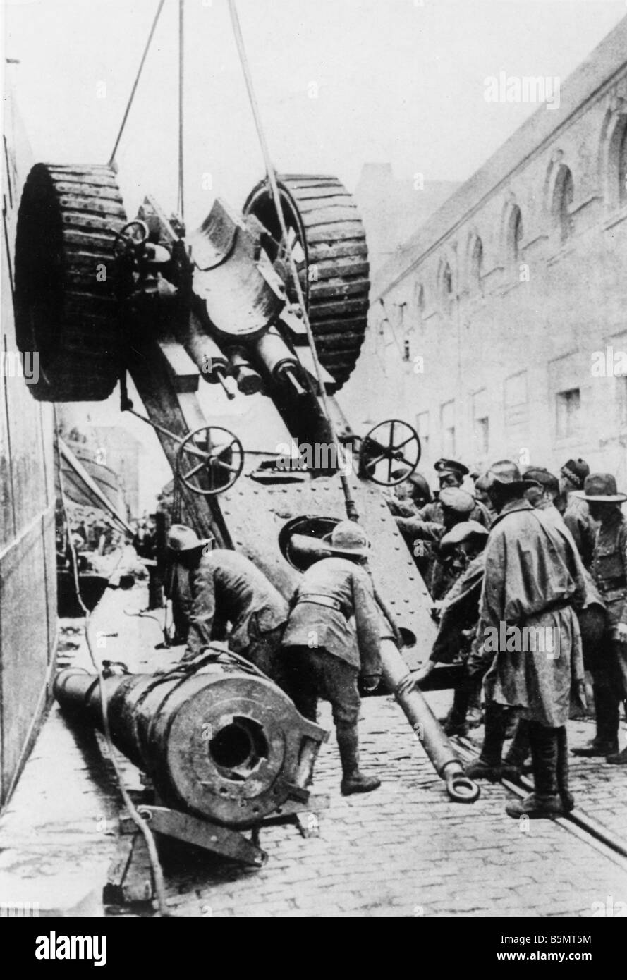 9GR 1915 2 0 A1 1 Saloniki Invasion of Eng troops 1915 World War 1 Landing and settling of the British and French in Saloniki Fe Stock Photo