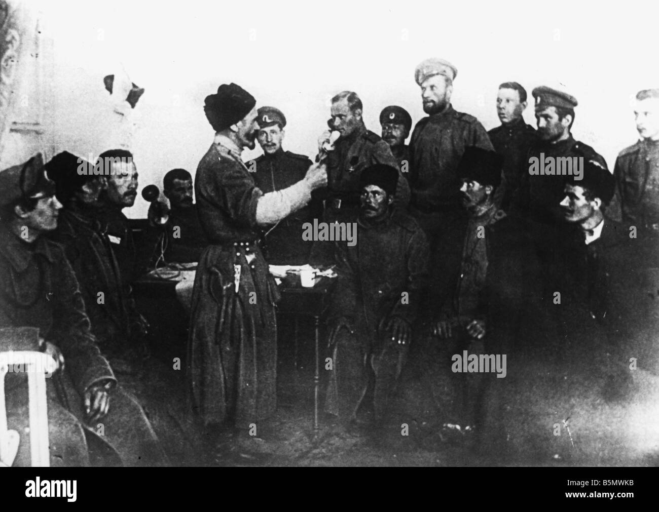 9RD 1917 0 0 A3 Bolshevik Agitation 1917 Photograph Russian Revolution 1917 A Bolshevik activist talking to soldiers in the army Stock Photo