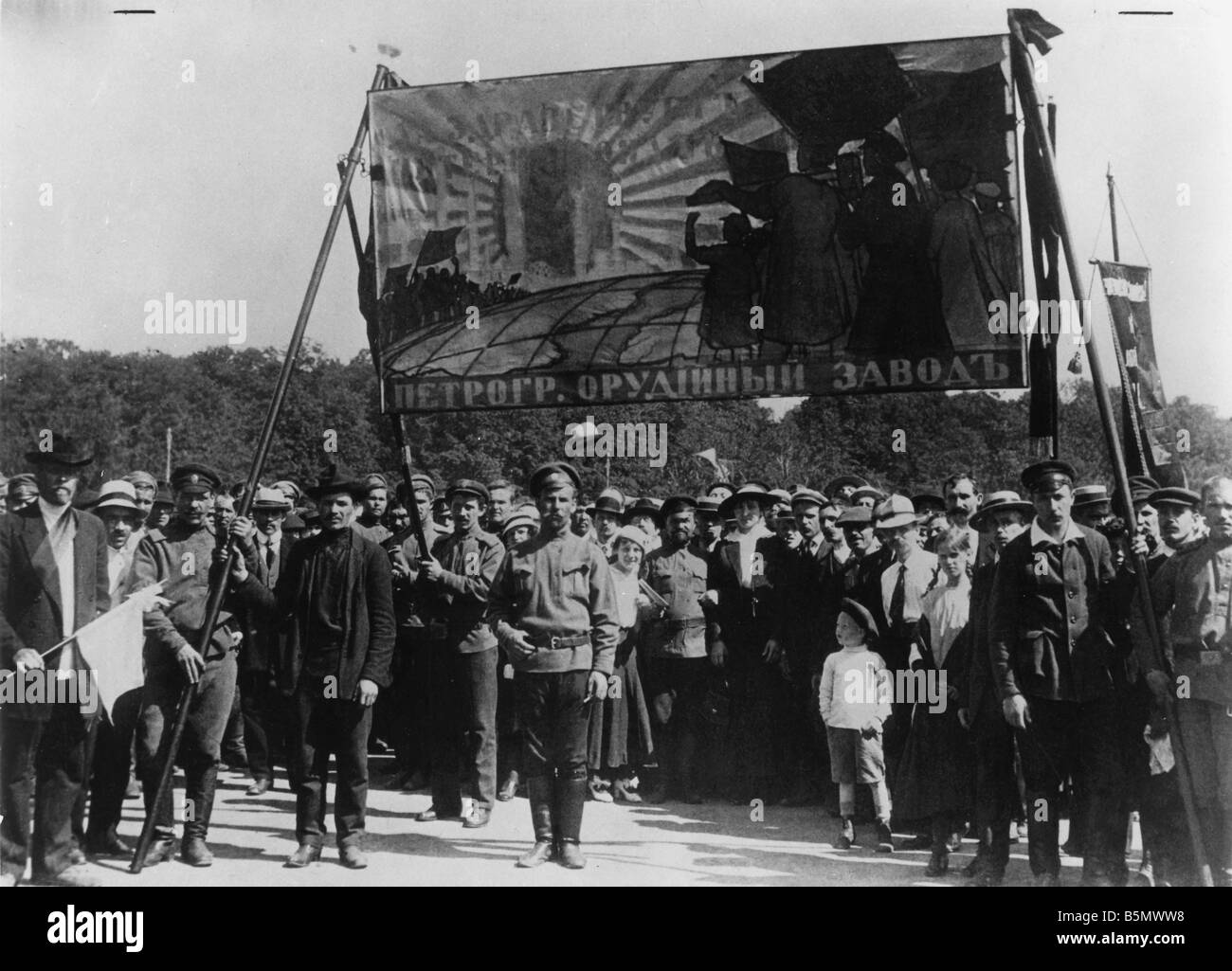 9RD 1917 7 16 A1 Russia July Coup 1917 Russian Revolution July Coup 1917 16 July 3 O S 1917 Workers and Peasants demanding Power Stock Photo