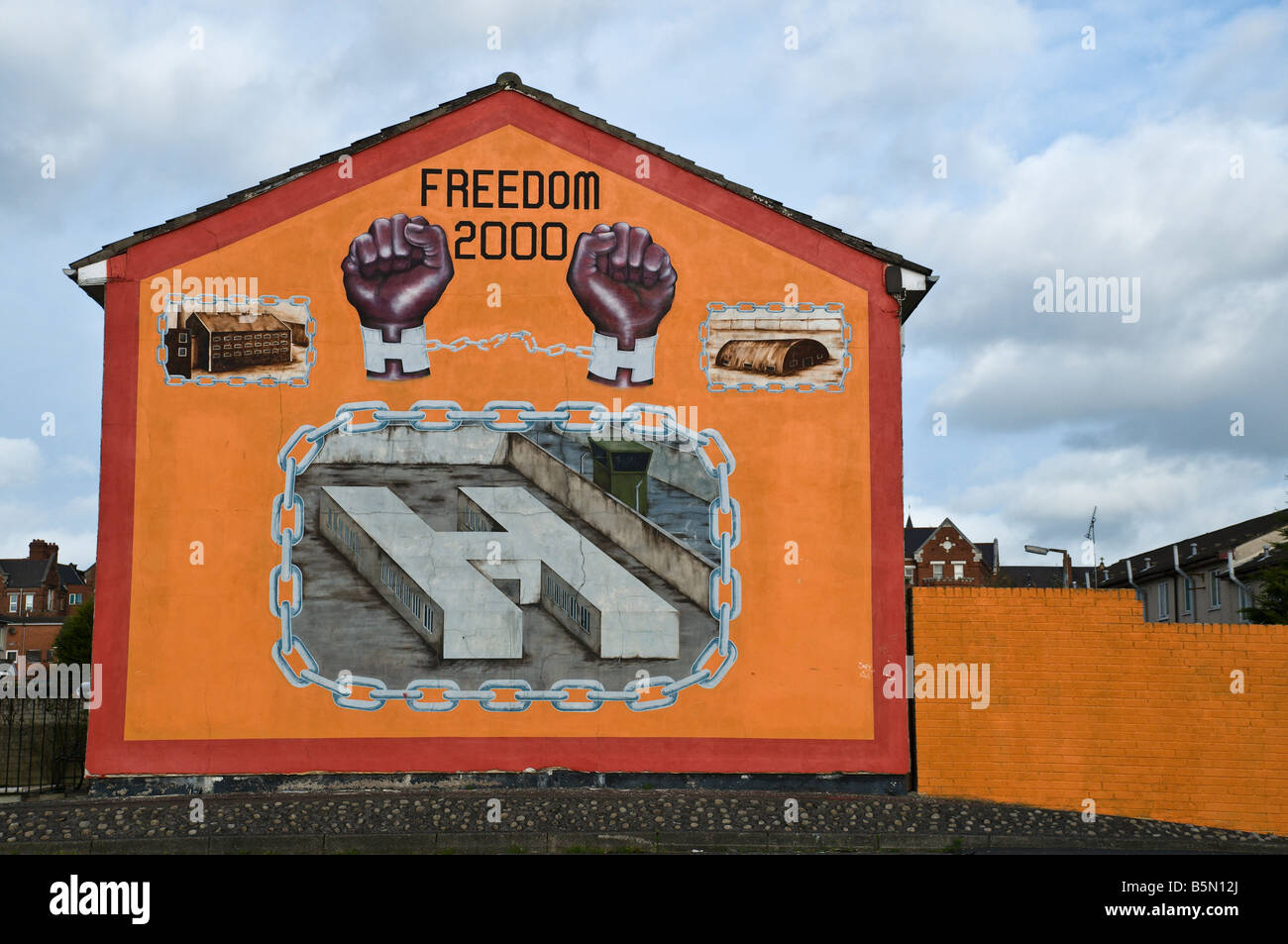 Loyalist/Unionist mural,  'Freedom 2000' featuring 'H Blocks' at HMP Maze prison Stock Photo