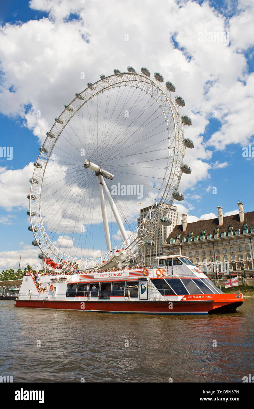 Sailing in central london sailing in central london hi-res stock ...