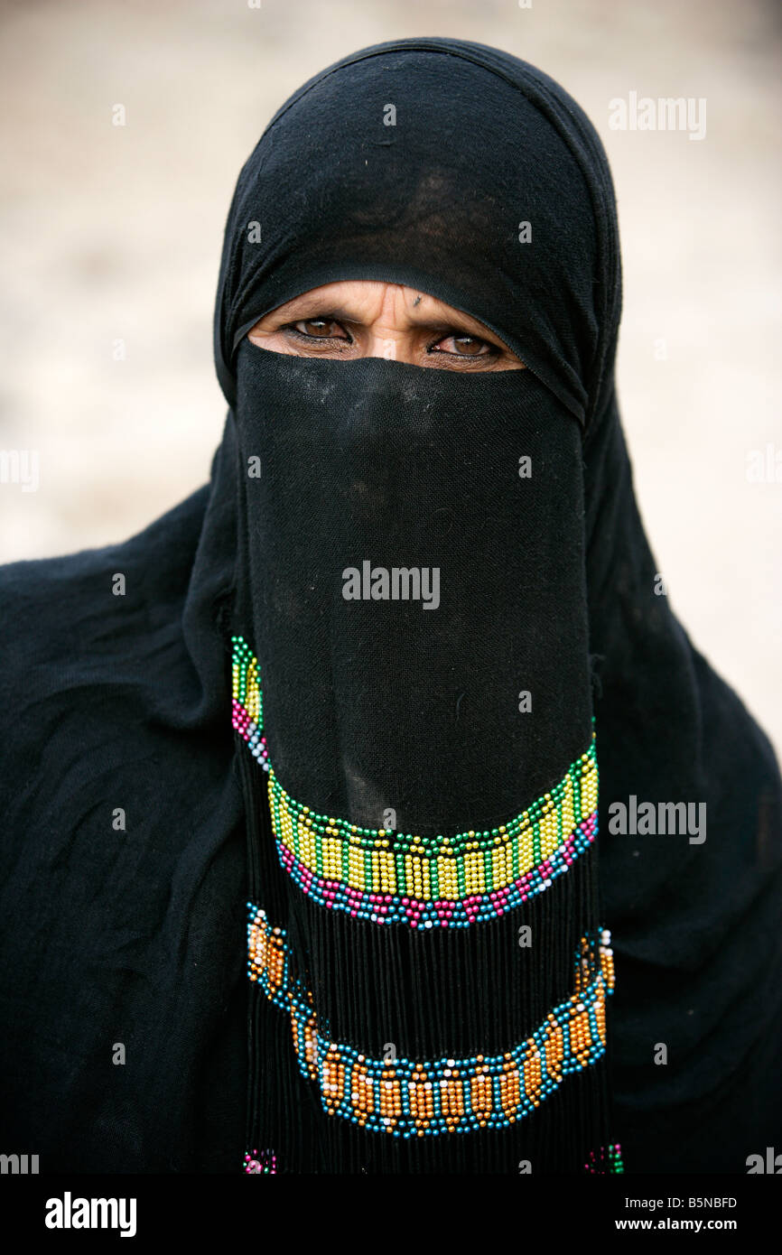 Veiled bedouin woman hi-res stock photography and images - Alamy