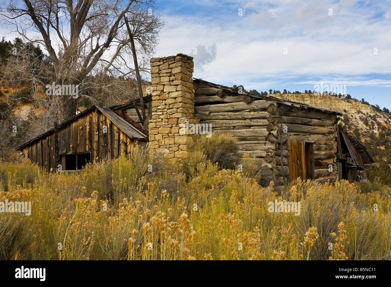 Old west homestead hi-res stock photography and images - Alamy