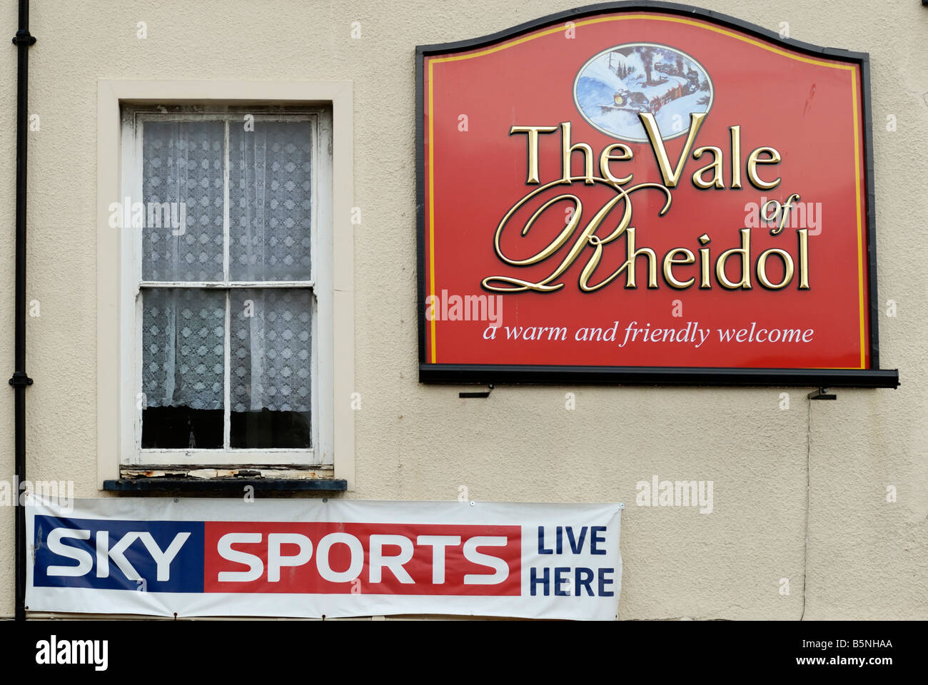 Sky Sports Live Here sign on the Vale of Rheidol pub, Aberystwyth Stock Photo