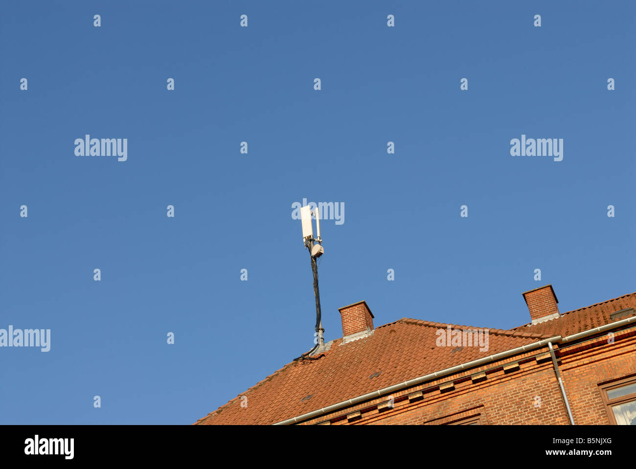 ANTENNA ON HOUSE Stock Photo Alamy