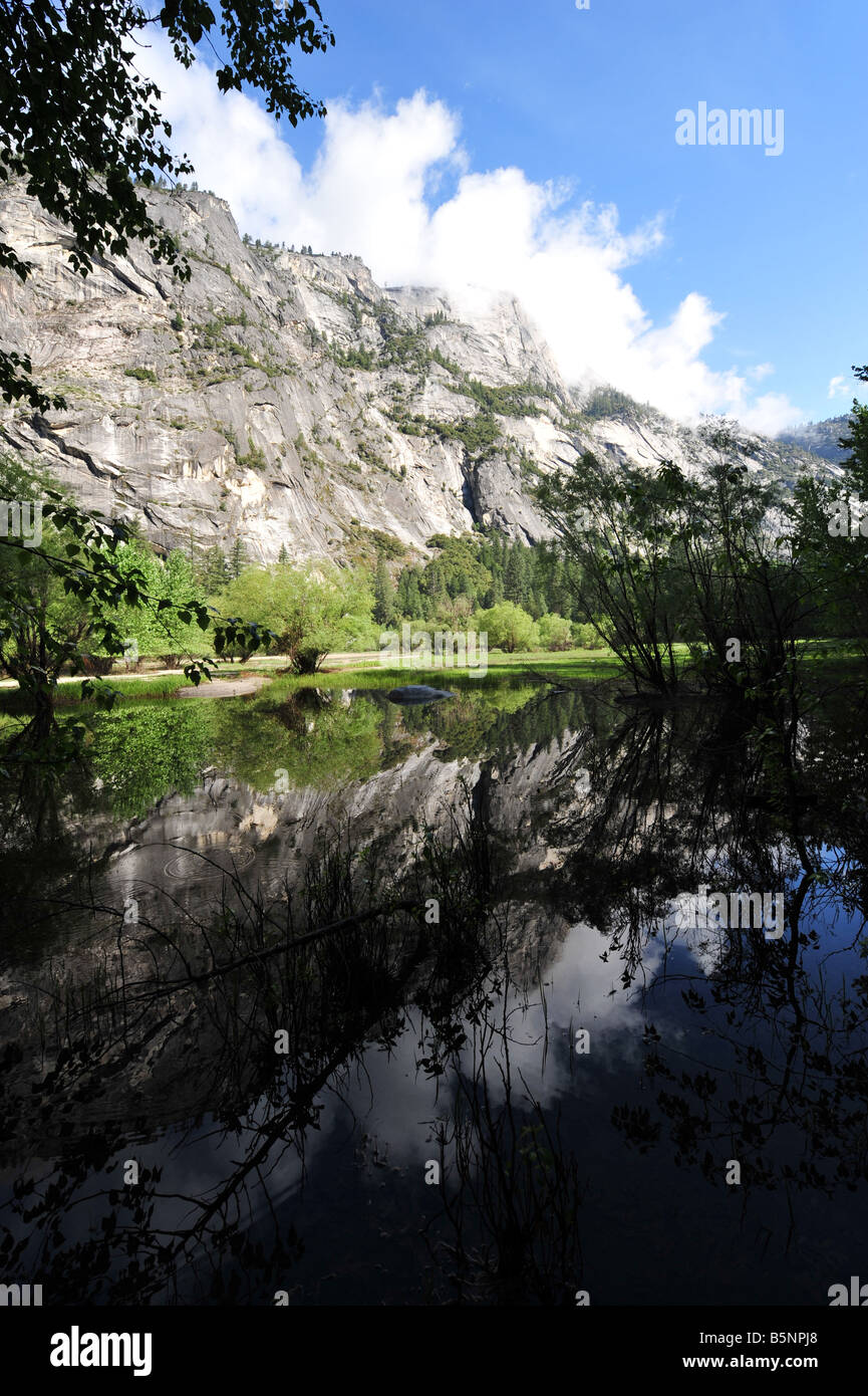 Mirror Lake in Yosemite National Park Stock Photo - Alamy