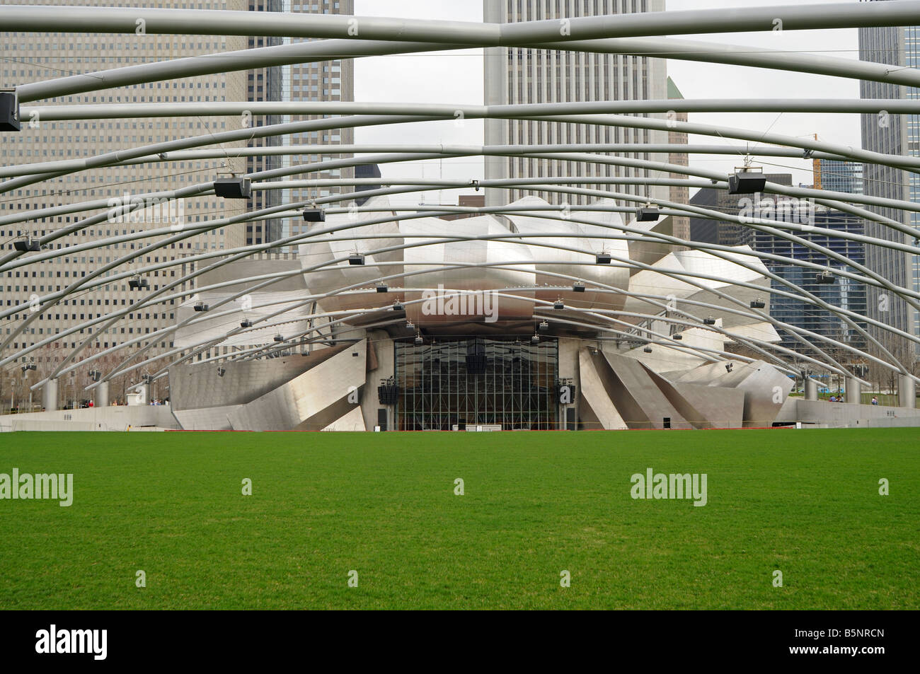 Jay Pritzker Pavilion (by Frank Gehry, finished in july 2004). Millennium Park. Chicago. Illinois. USA Stock Photo