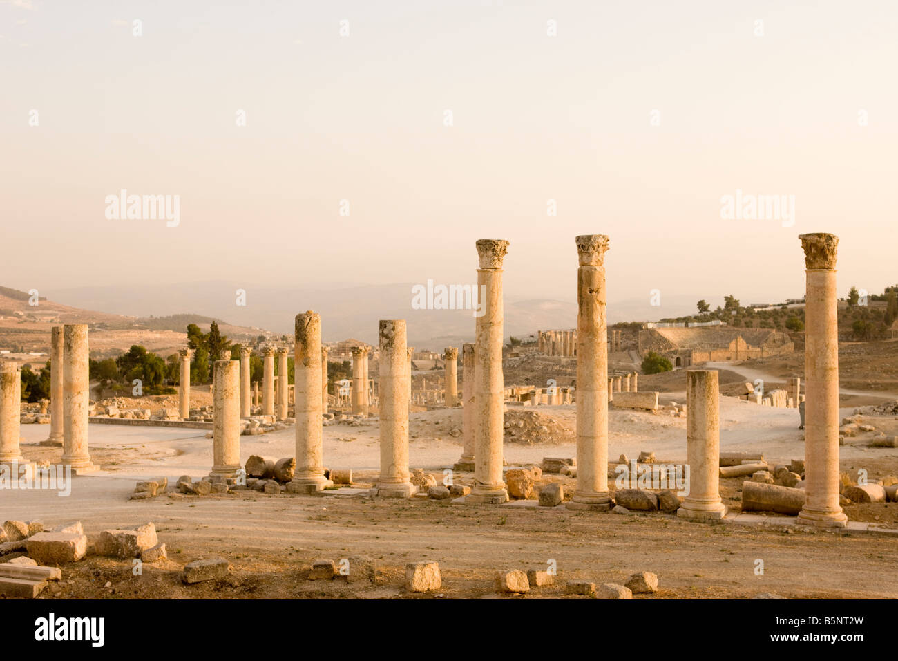 STONE COLUMNS ROMAN TEMPLE OF ARTEMIS RUINS JERASH JORDAN Stock Photo