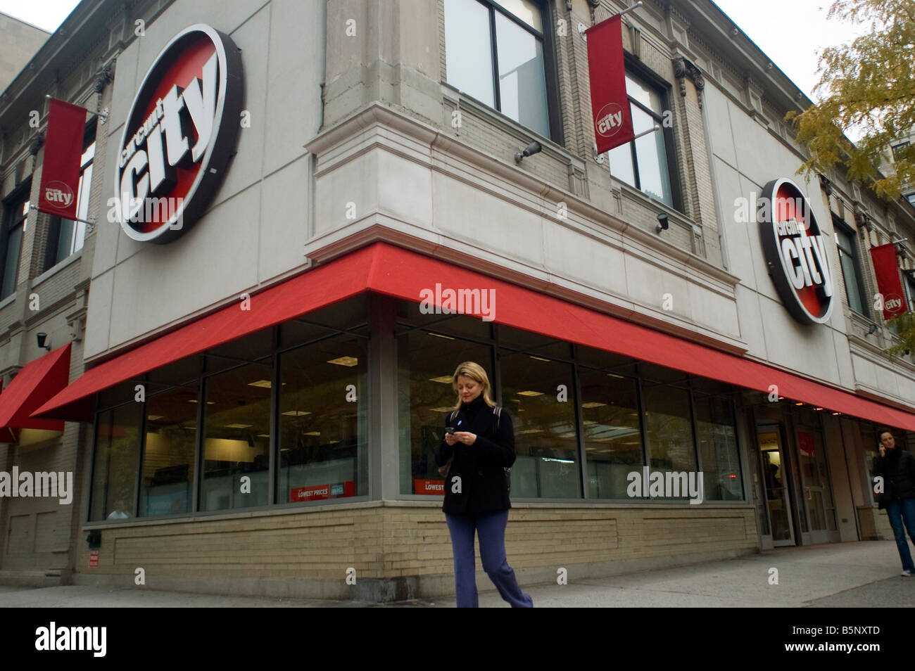 A Circuit City electronics store in New York on Monday November 3 2008 Frances M Roberts Stock Photo