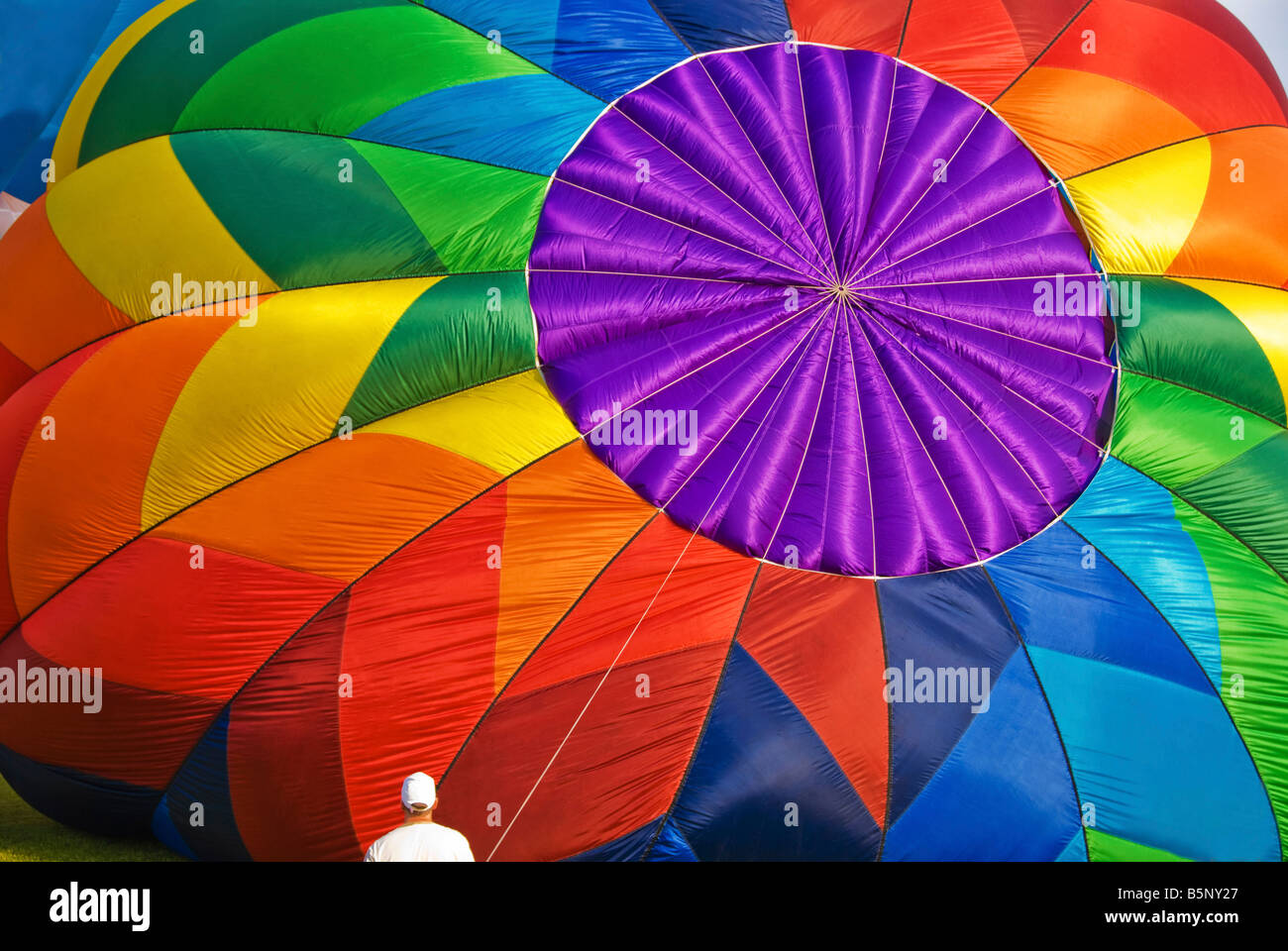 Hot air balloon setup and assent Stock Photo Alamy