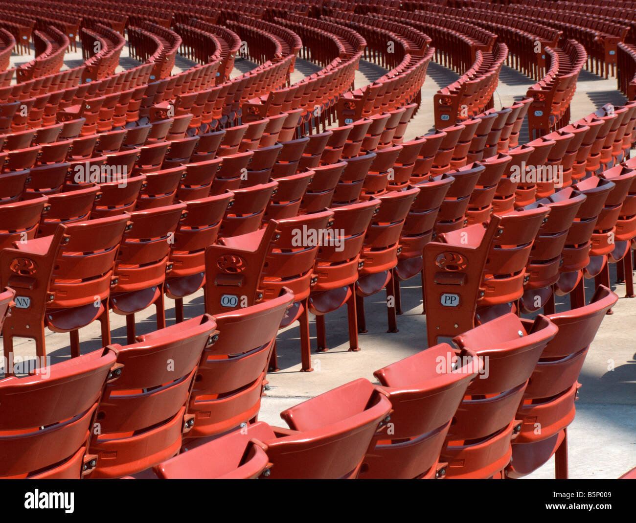 Rows of chairs at Jay Pritzker Pavilion (by Frank Gehry, finished in july 2004). Millennium Park. Chicago. Illinois. USA Stock Photo