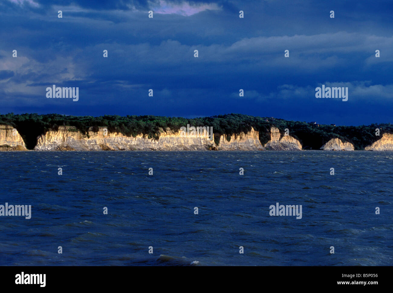 chalkstone cliffs, Lewis and Clark Lake, Missouri River, Lewis and Clark Recreation Area