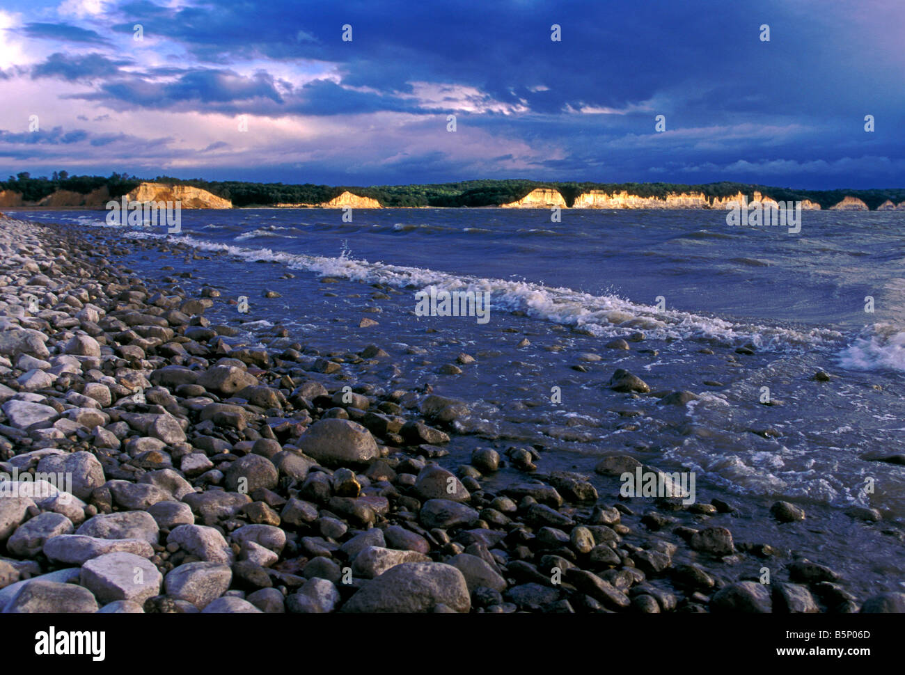 chalkstone cliffs, Lewis and Clark Lake, Missouri River, Lewis and