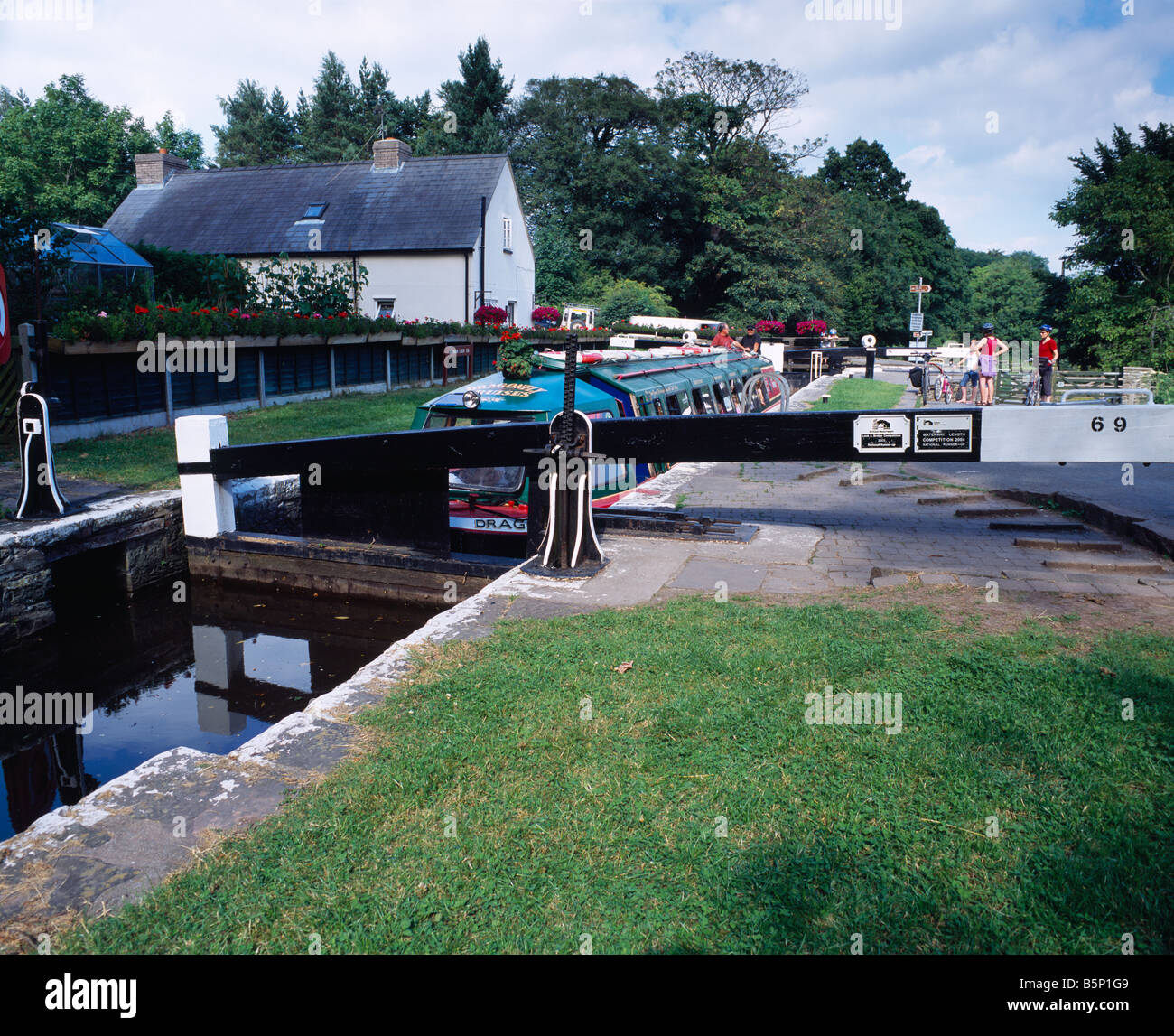A narrowboat in the Brynich lock on the Monmouthshire and Brecon Canal near Brecon in the Bannau Brycheiniog (formerly Brecon Beacons) National Park, Powys, South Wales. Stock Photo