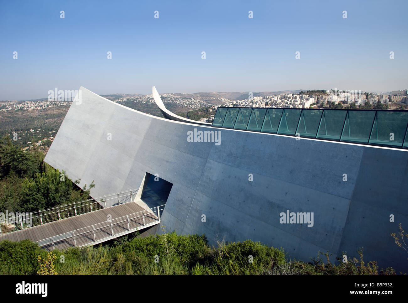 HOLOCAUST HISTORY MUSEUM (©MOSHE SAFDIE 2005) YAD VASHEM JERUSALEM