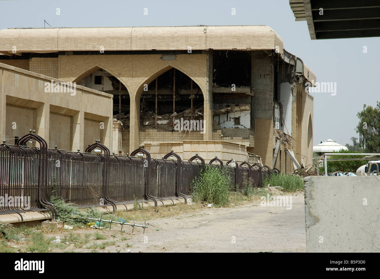 Bomb damage to Saddams Palace in the green zone , Baghdad Stock Photo