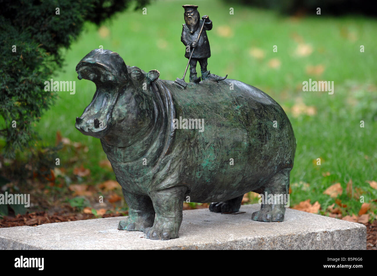 Zookeeper job hi-res stock photography and images - Alamy, image size:1300x953