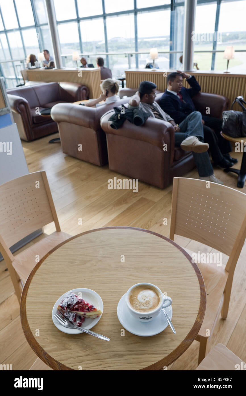 cappucino and cake, Cafe Nero, Terminal 5, Heathrow, London, England Stock Photo