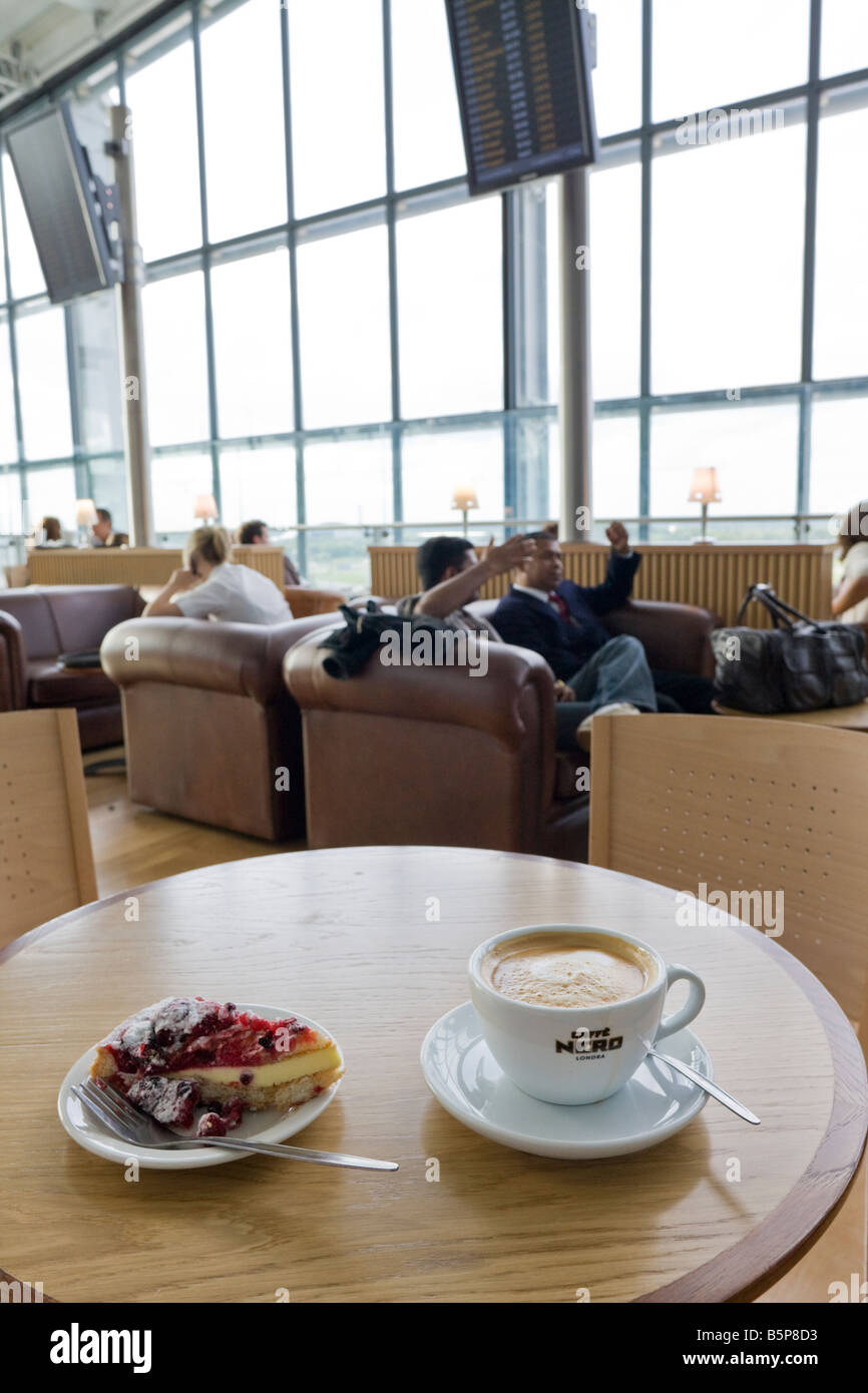 Cafe nero cappucino hi-res stock photography and images - Alamy