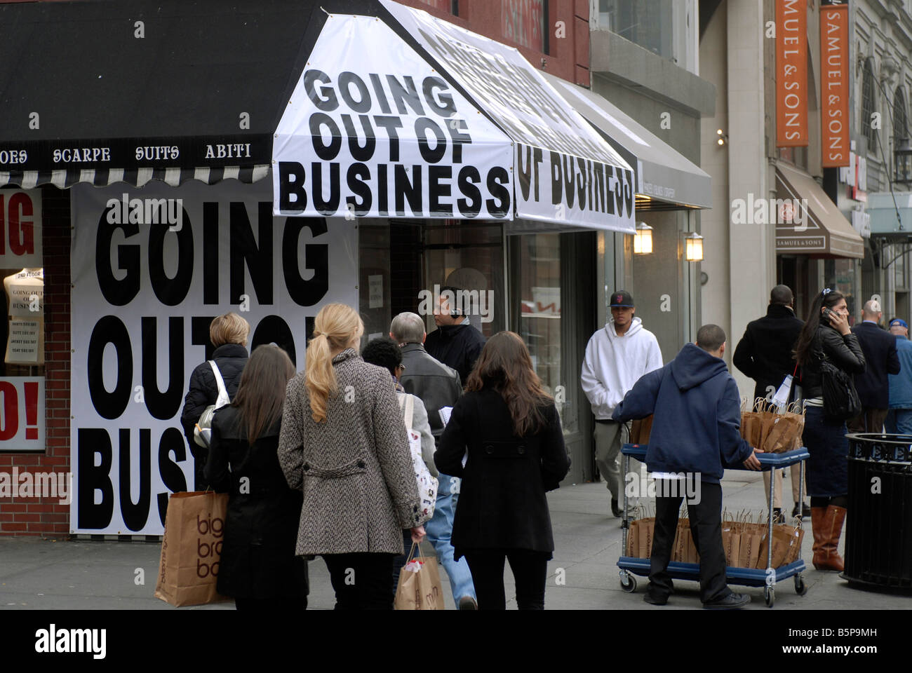 Going out of business store closing hires stock photography and images