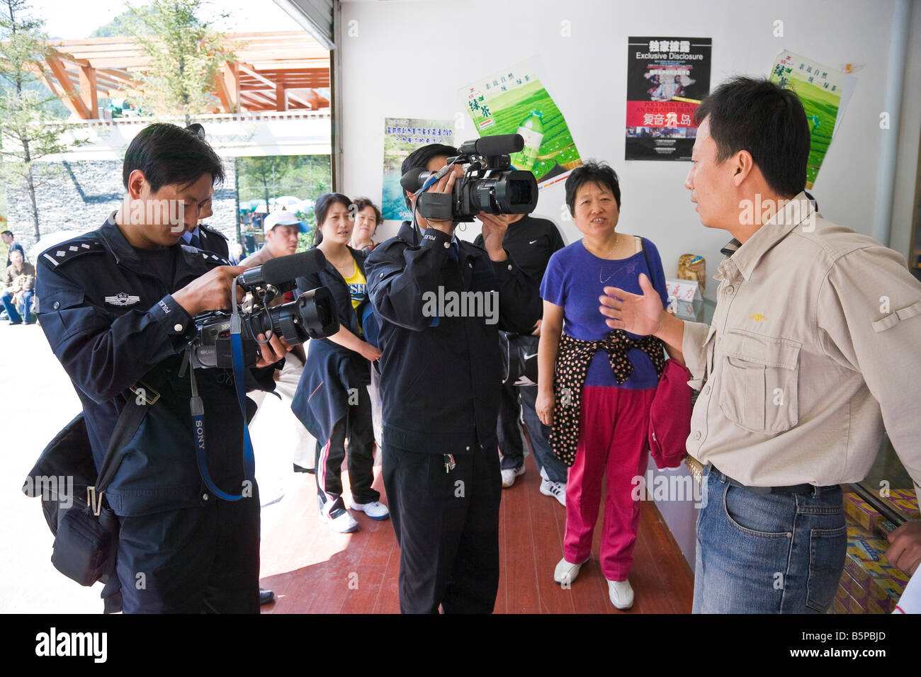Chinese Police Officers Hi Res Stock Photography And Images Alamy Chinese Police Officers Hi Res Stock Photography And Images Alamy