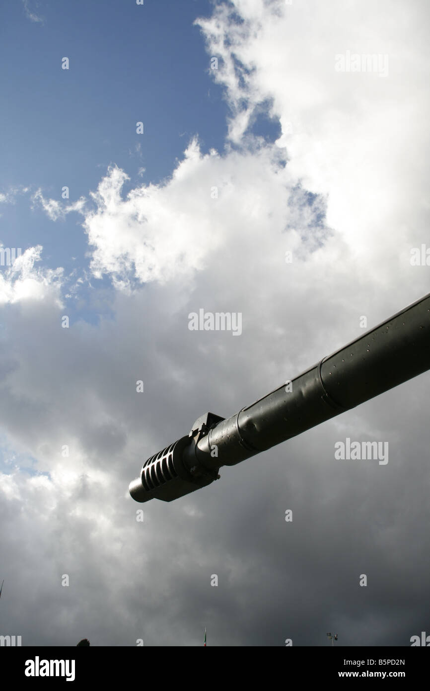 detail of army tank gun turret on battle field Stock Photo Alamy