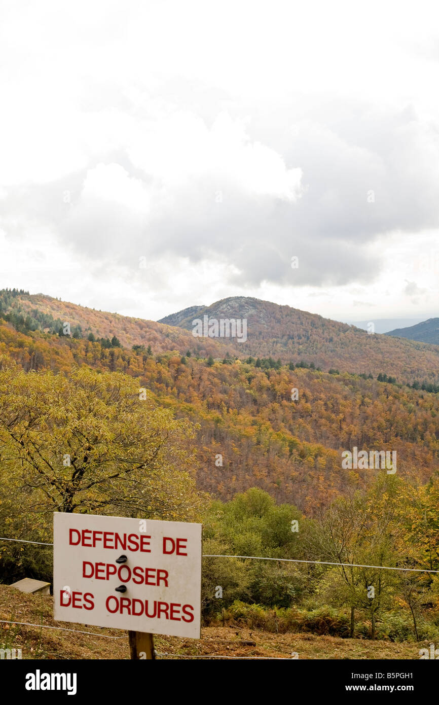 A view in the Pyrenees with mountains beyond and a notice in the foreground stating 'defence de deposer'  (do not throw rubbish) Stock Photo