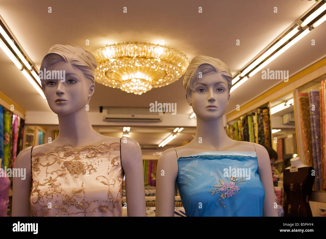 Women wearing blue gold hi-res stock photography and images - Alamy