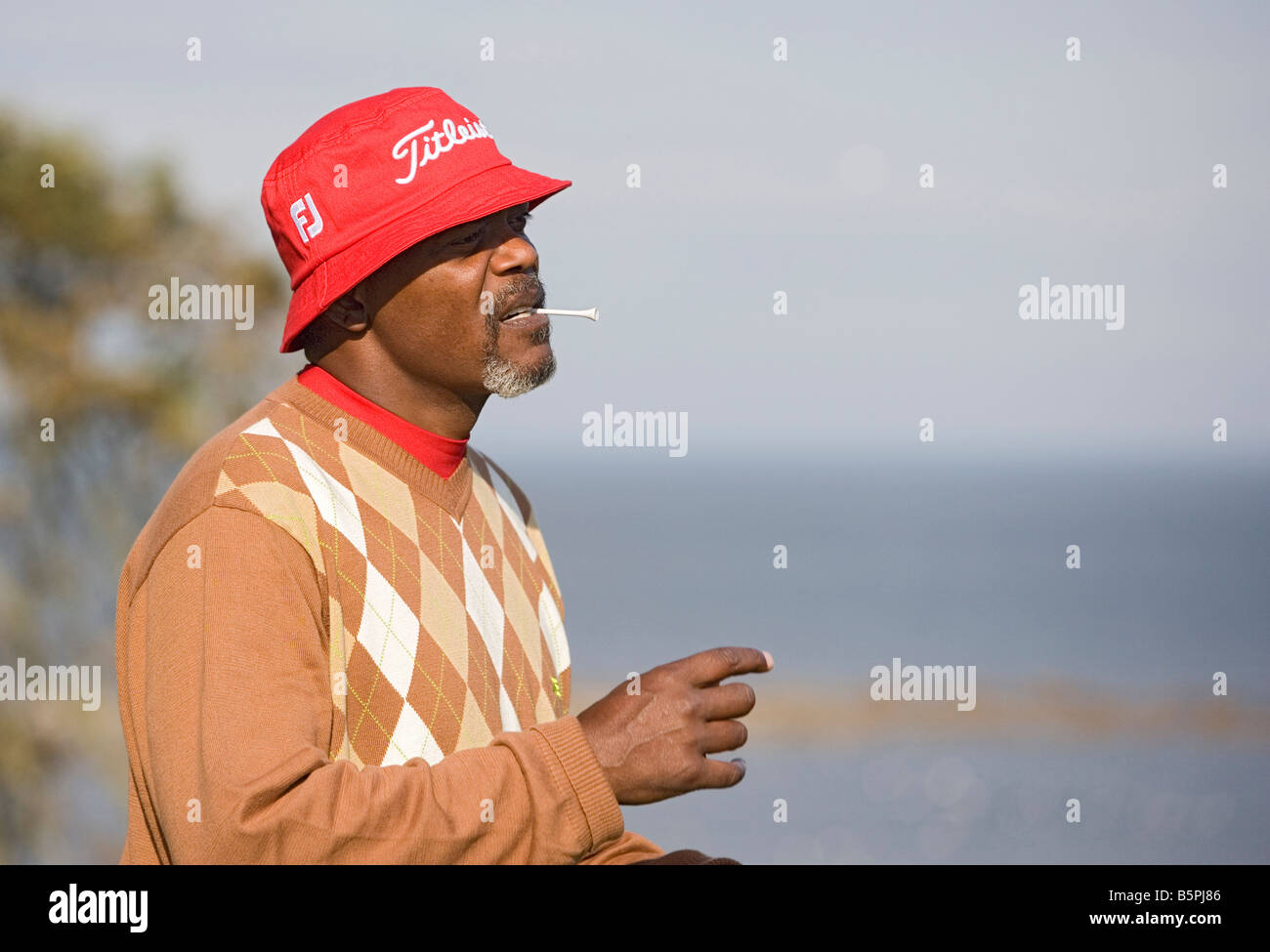 Samuel L Jackson at the Dunhill International with a tee in his mouth Stock Photo