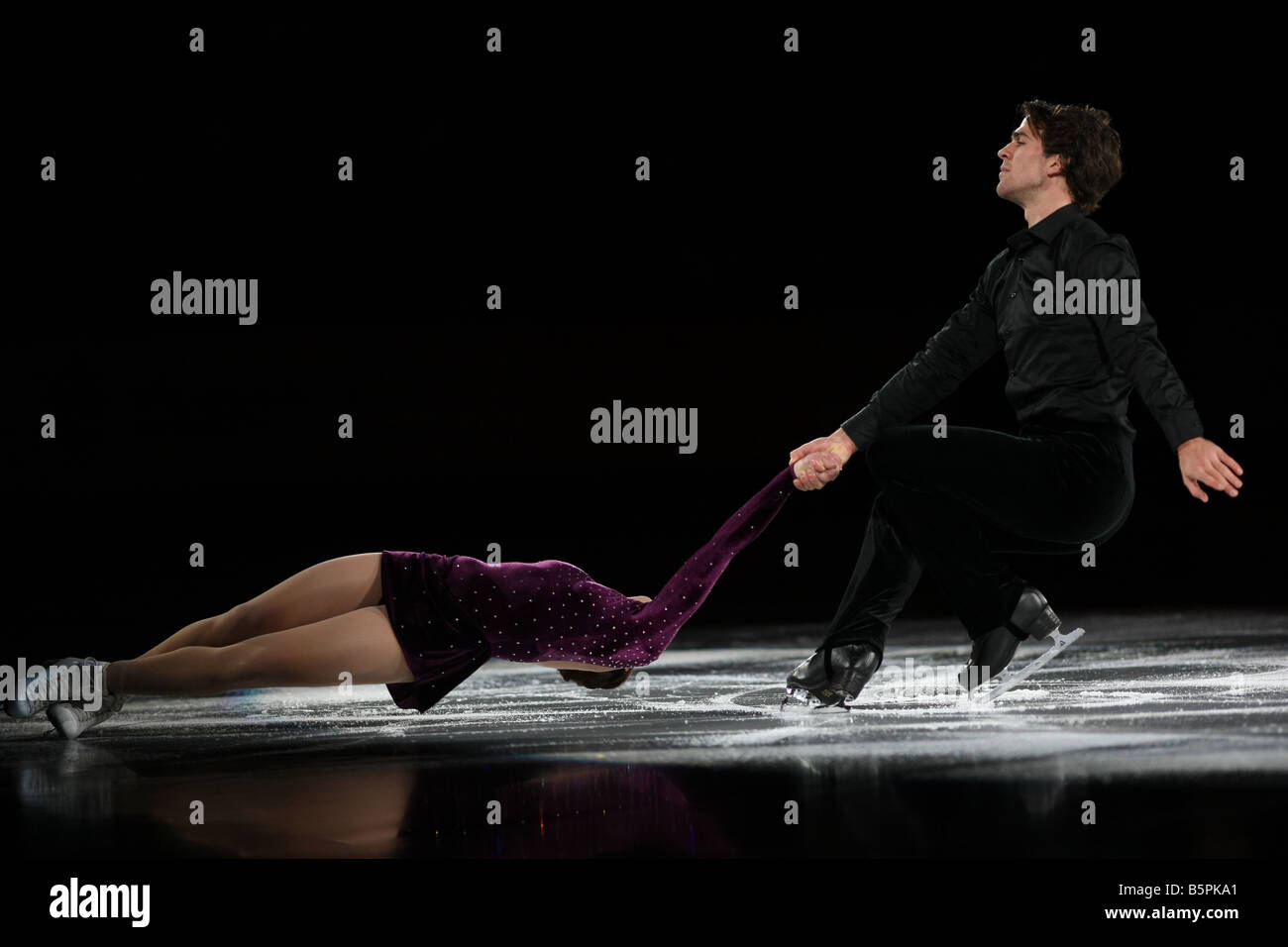 Jessica Dubet and Bryce Davidson of Canada skates in the Gala show at the 2008 HomeSense Skate Canada Stock Photo