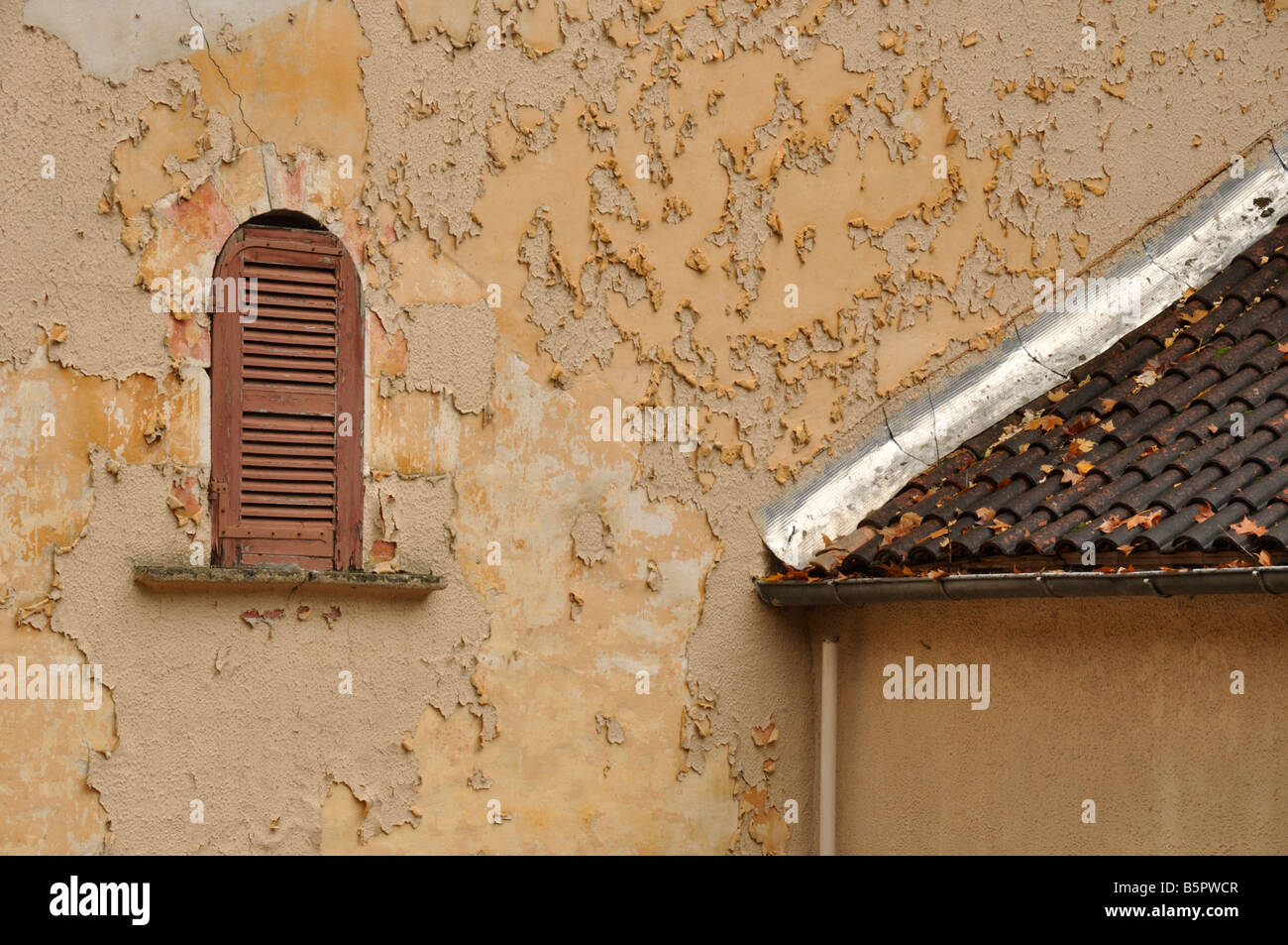Peeling wall and window near Fort de Buoux Provence, France Stock Photo