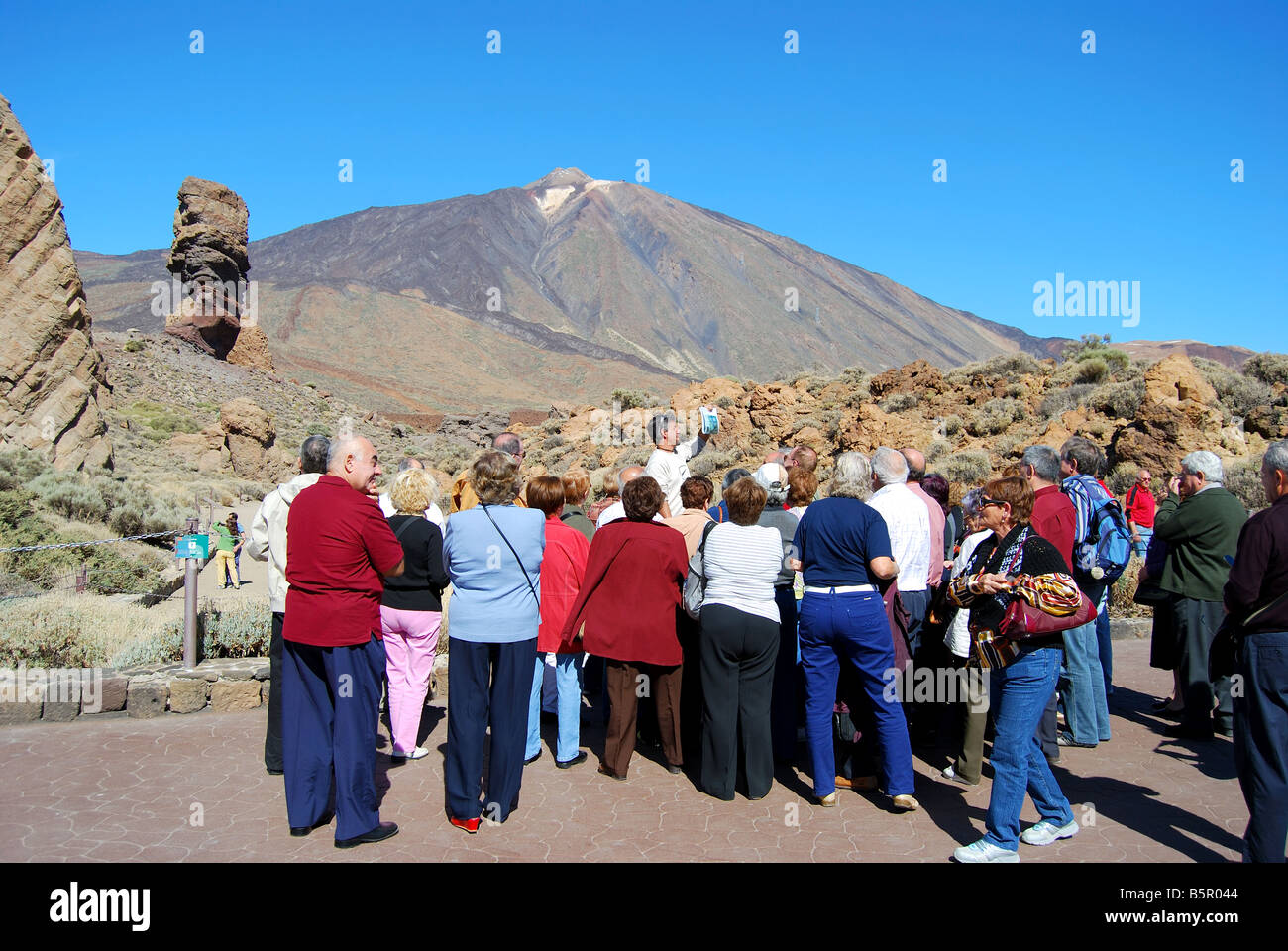 Tour group and guide at Los Roques de Garcia, Parque Nacional Del Teide, Tenerife, Canary Islands, Spain Stock Photo
