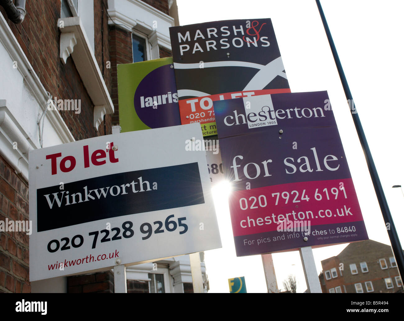 Row property for sale signs hi-res stock photography and images - Alamy