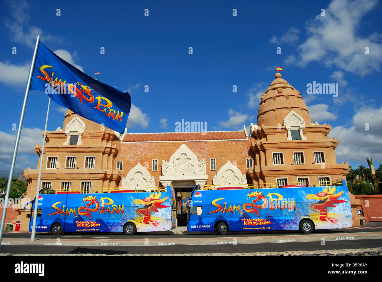 Free park buses by entrance gate, Siam Park Water Kingdom Theme