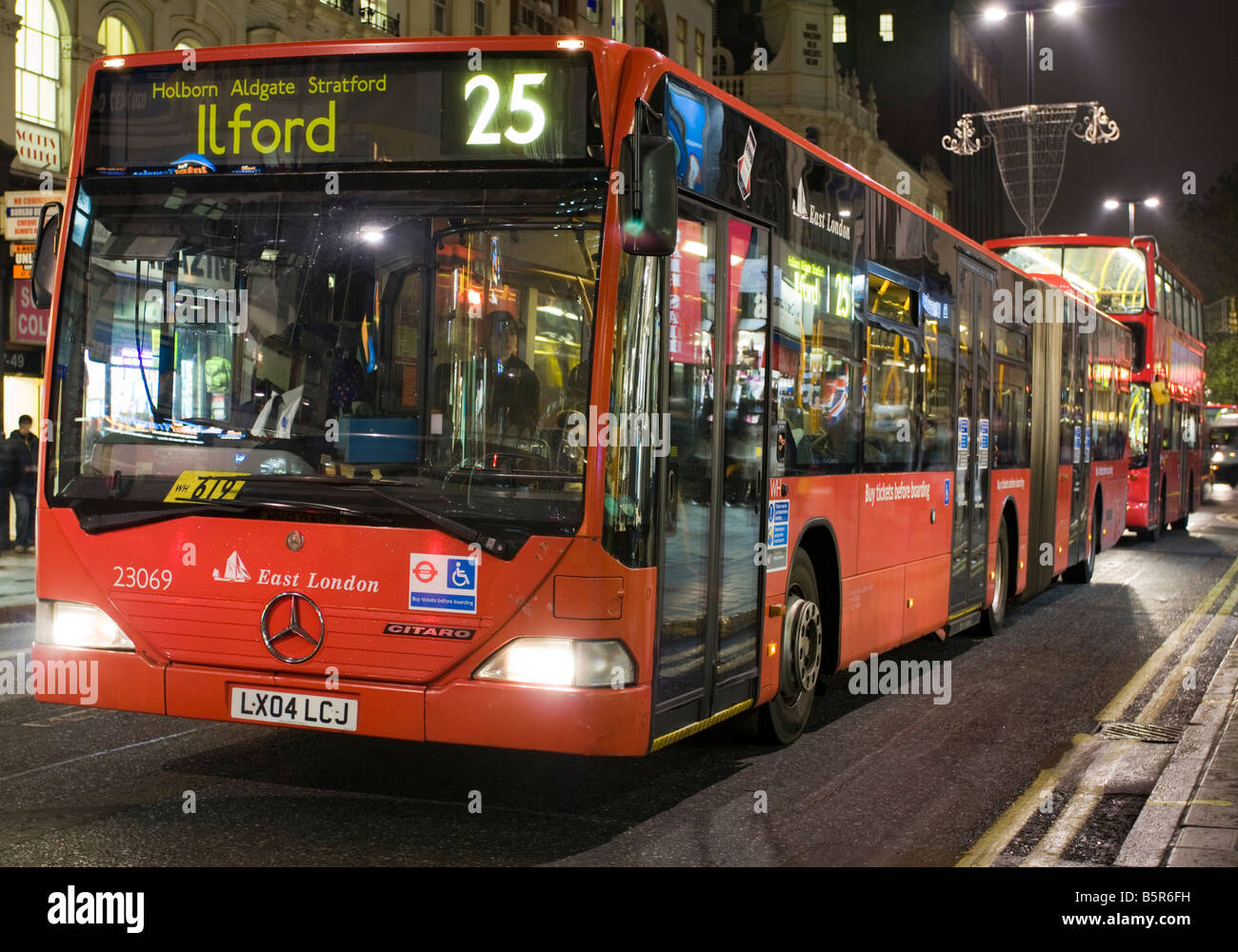 Bendy Bus (Now withdrawn) - Oxford Street - London Stock Photo