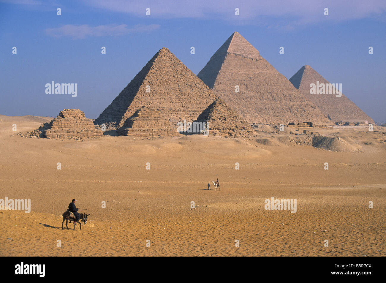 Elk157 1873 Egypt Pyramids of Giza across desert Stock Photo