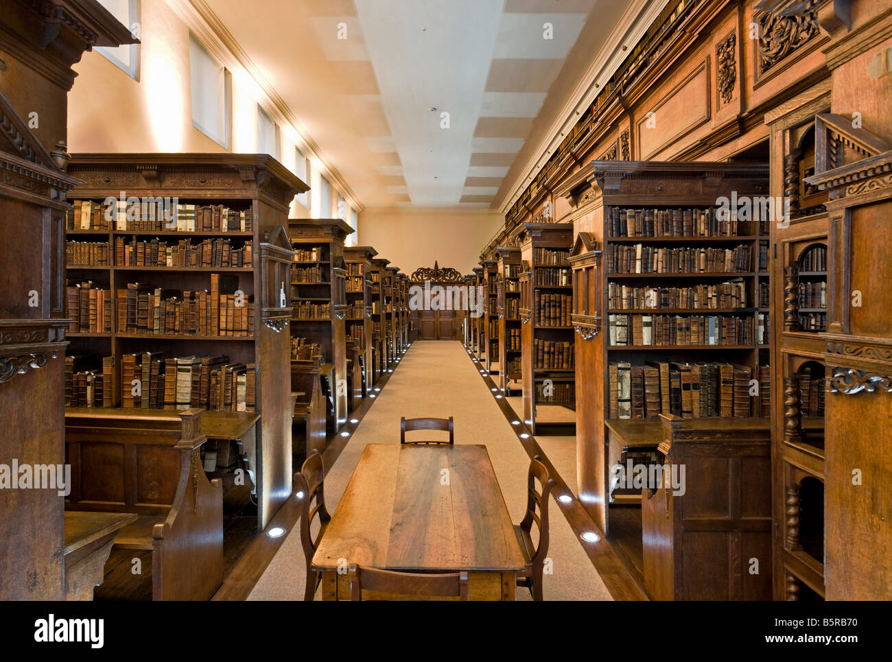 Fellows Library a medieval library at Jesus College Oxford Stock Photo ...