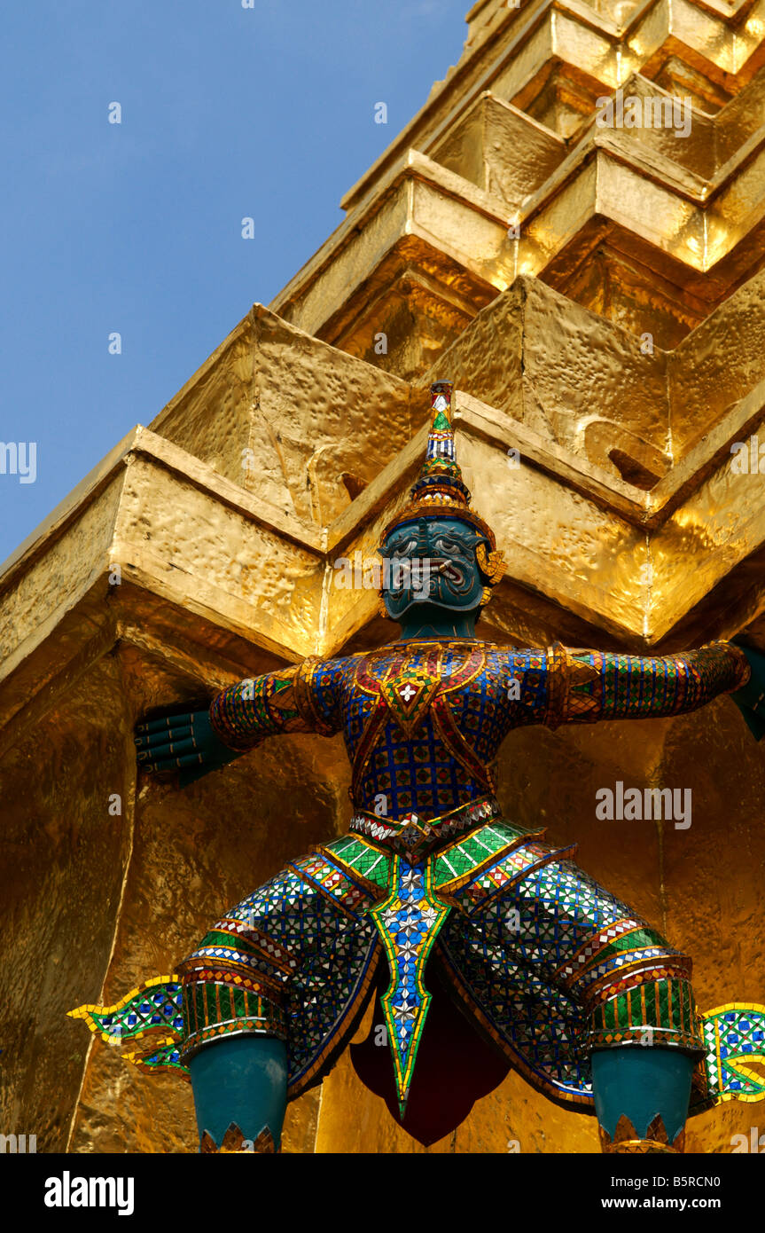 A statue at the Grand Palace complex in Bangkok, Thailand Stock Photo ...
