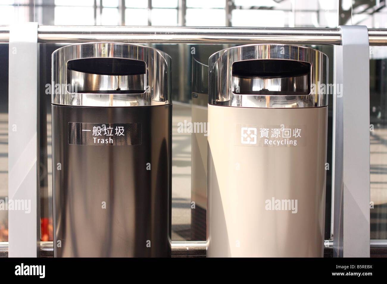 Trash can and recycle bin with bilingual signs on them Stock Photo Alamy