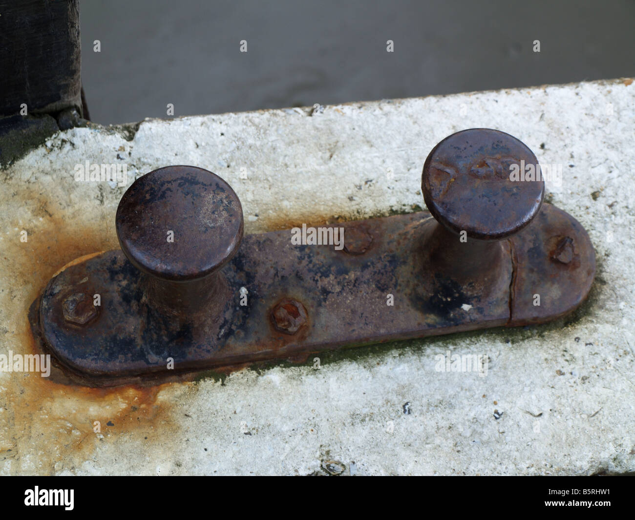 Old dock cleats hires stock photography and images Alamy