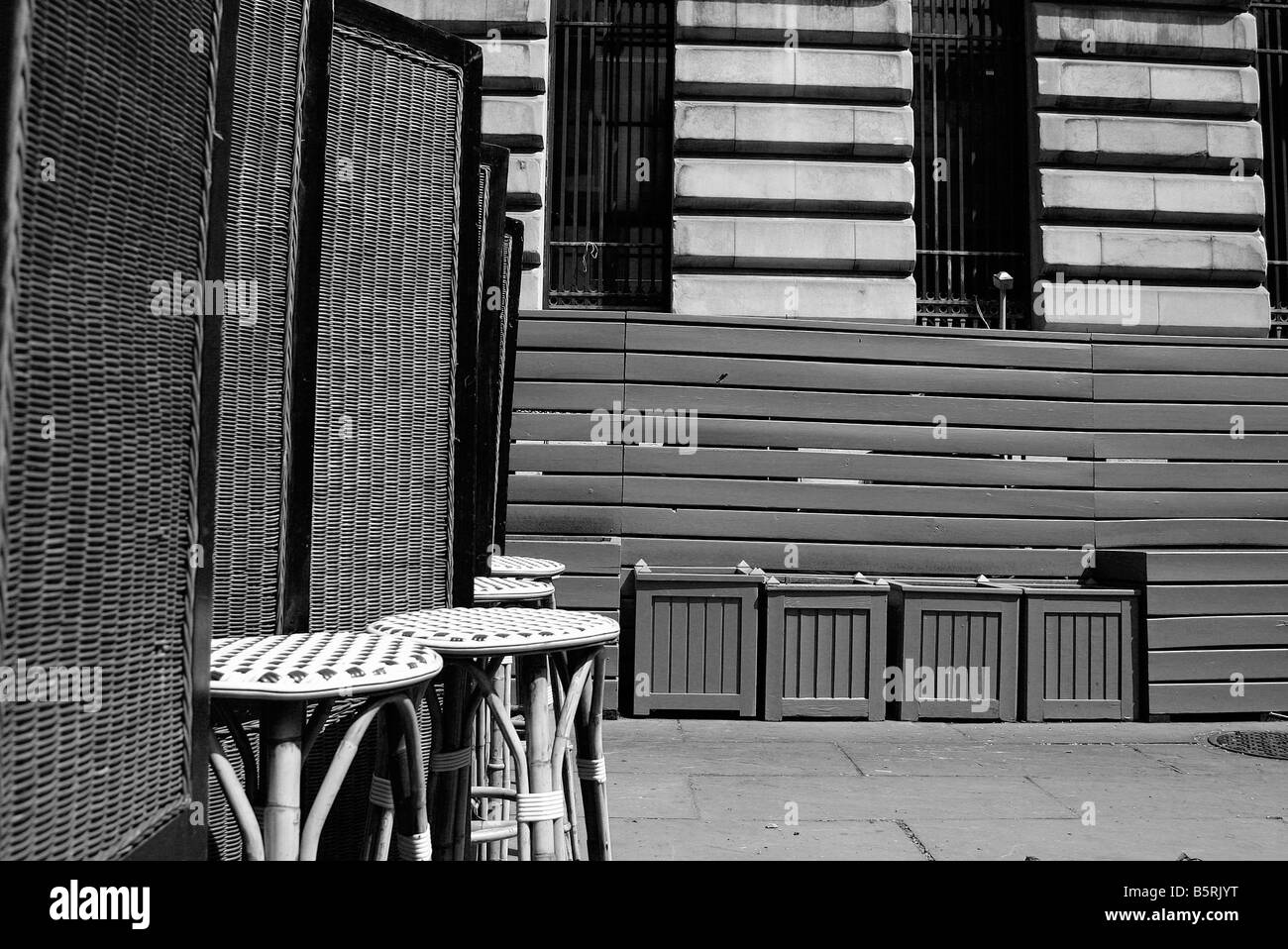 BRYANT PARK NEW YORK OUTDOOR SEATING Stock Photo Alamy