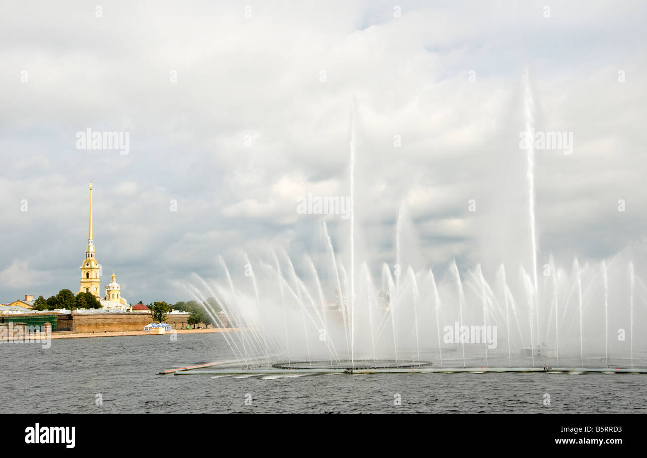 Dancing fountains on river Neva with Peter and Paul Cathedral in the background, Saint Petersburg, Russia Stock Photo