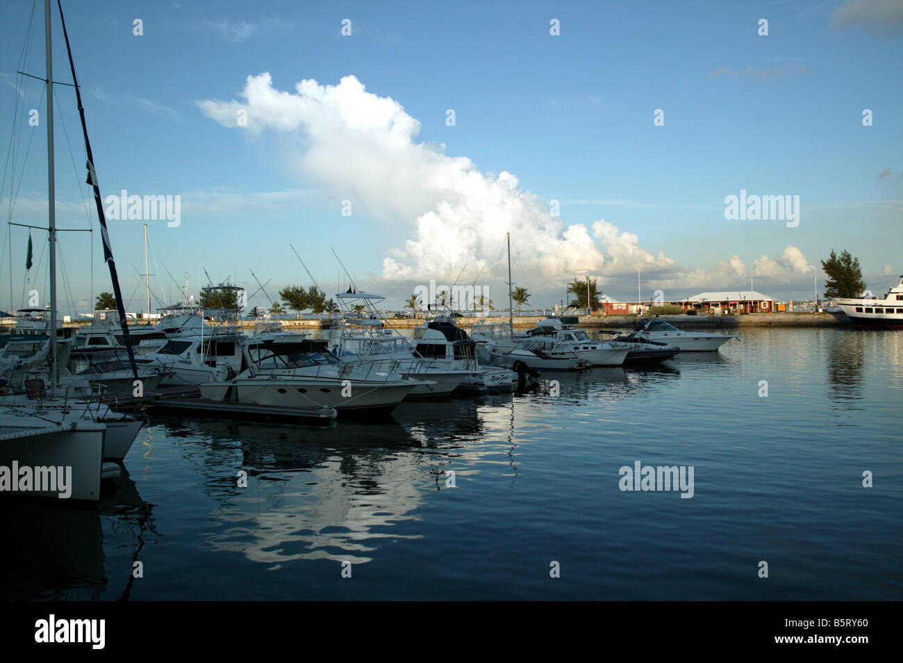 Evening boats bermuda hires stock photography and images Alamy