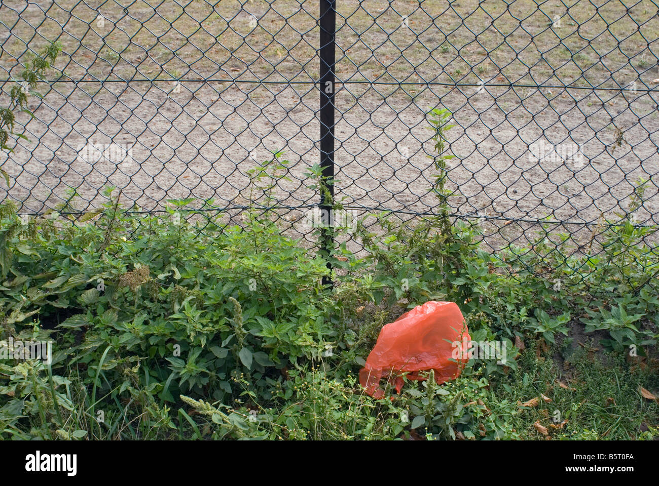 Plastic bag fence hires stock photography and images Alamy