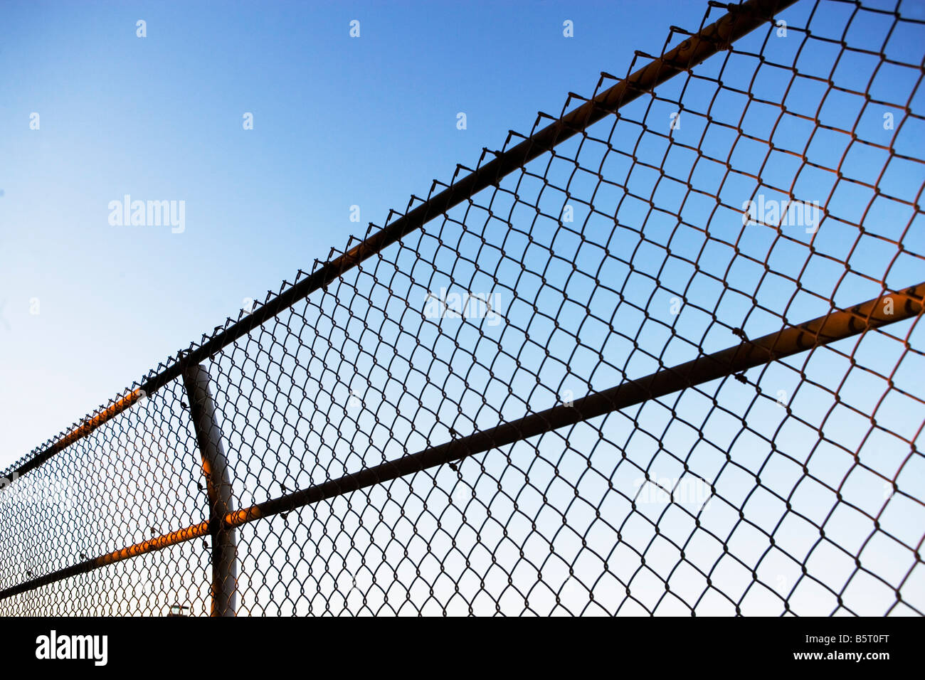Chain boundary hi-res stock photography and images - Alamy