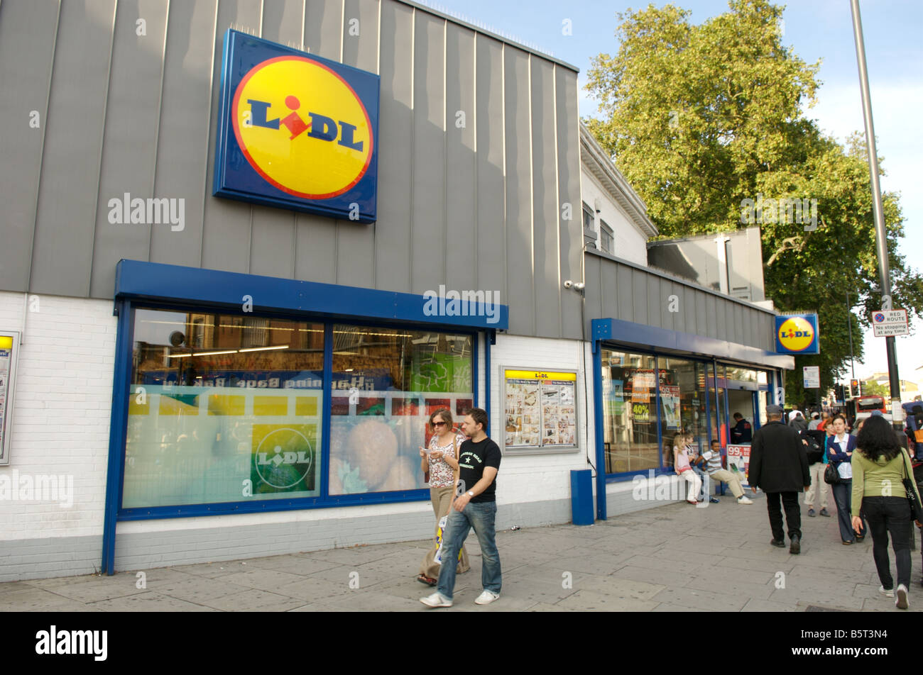 A Lidl store in North London Stock Photo Alamy