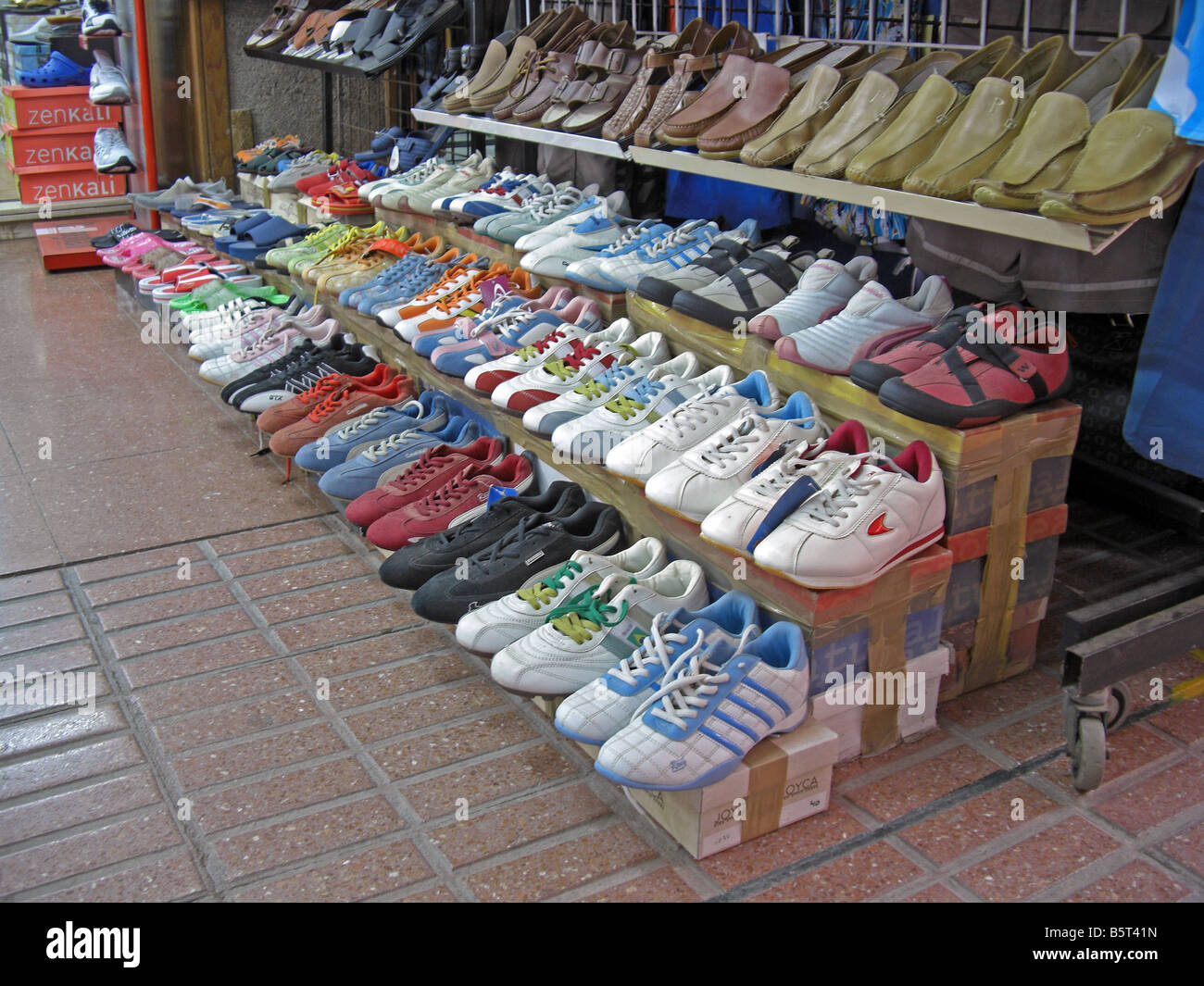 Shoe shop in Spain Stock Photo - Alamy