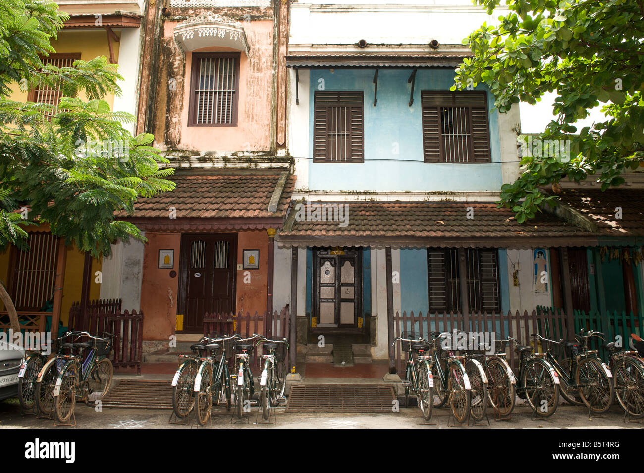Traditional Tamil buildings in Pondicherry India Stock Photo Alamy