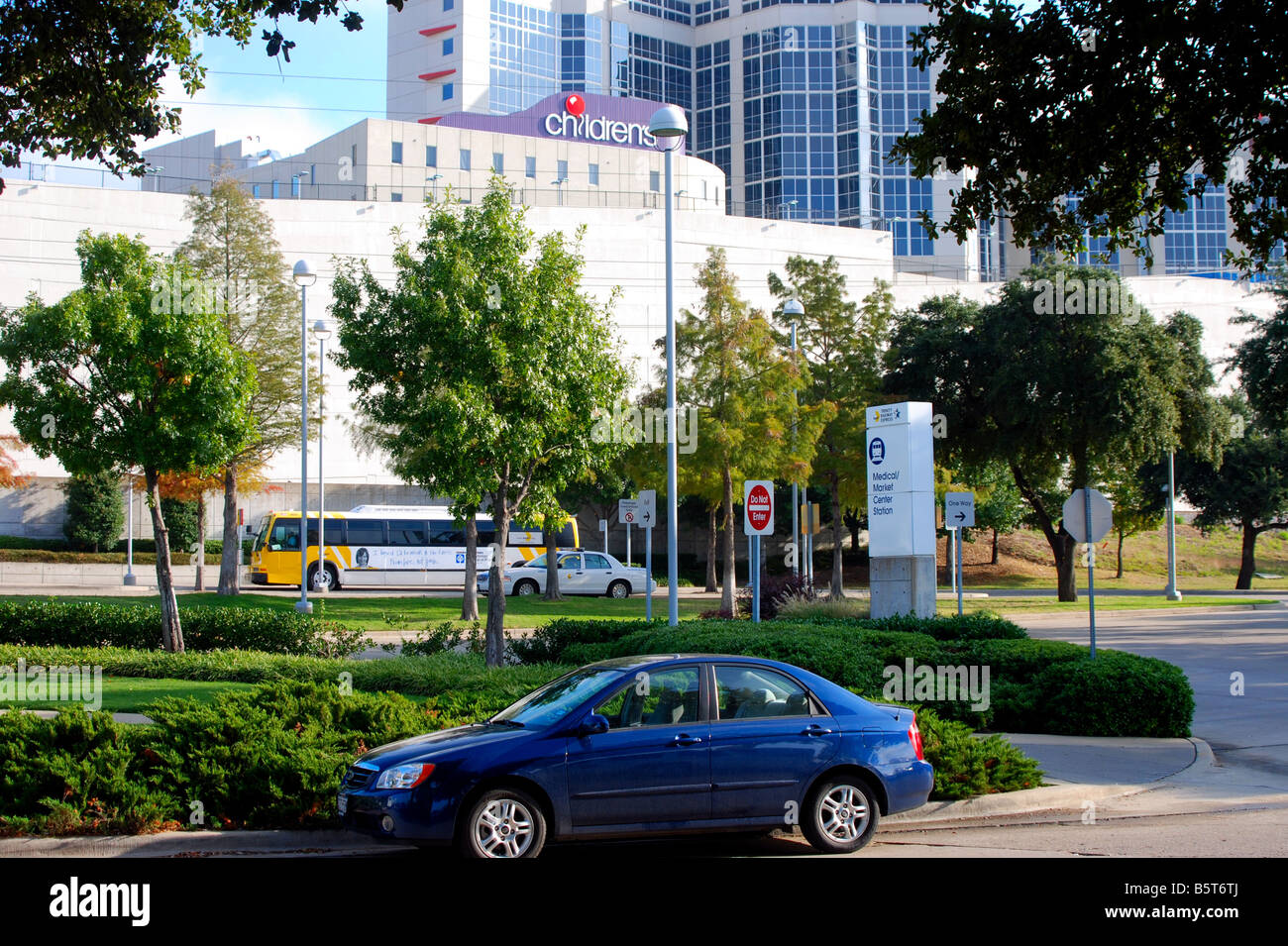 Car in front of children's medical center in Dallas, Texas Stock Photo