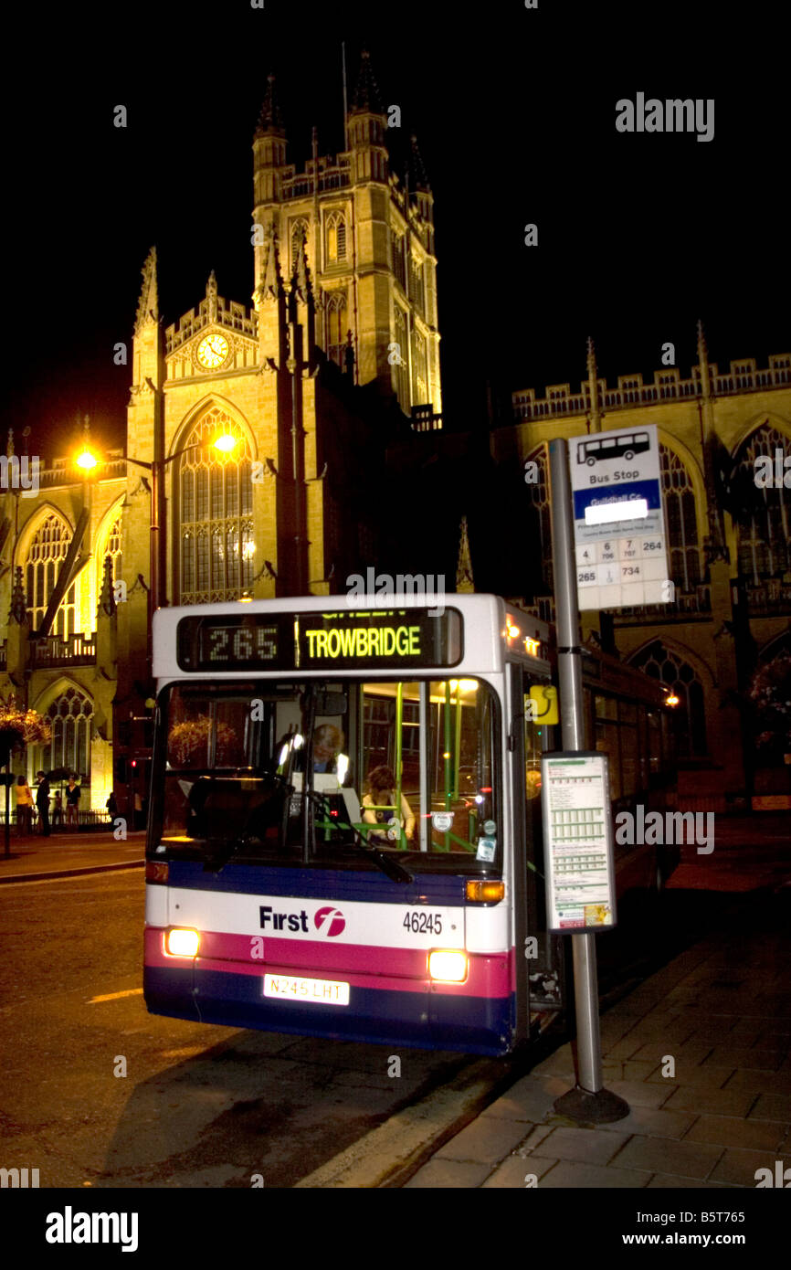 Bus stop at night hi-res stock photography and images - Alamy